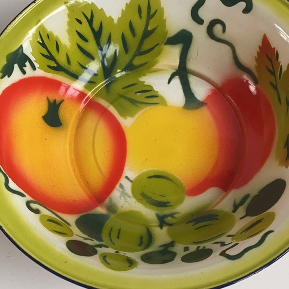 Vintage enamelware harvesting bowl gathering bowl farmhouse decor tomato pattern - Picture 3 of 12